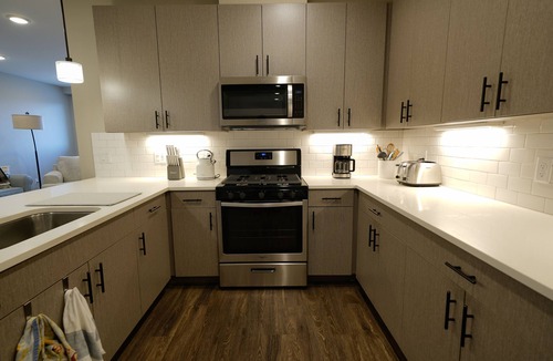 Jefferson Park Condo | Luxury Condo - Pet Friendly - Executive Rental