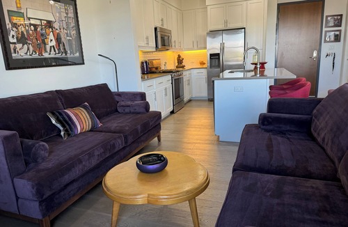 Baseline Sub Condo | Luxury Condo Rooftop Pool 30-day min