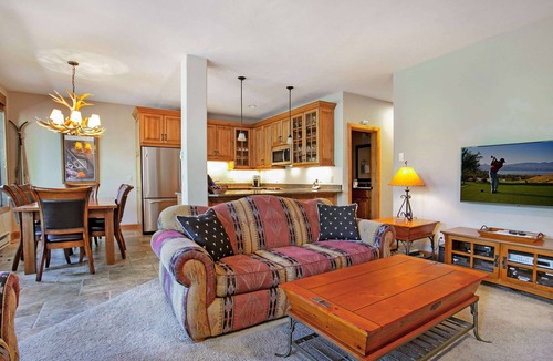 Vail Condo | Luxury Condo w Mtn View, walk to Gondola, SV22B