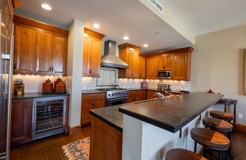 Avon Condo | Luxury DIRECT condo to ski slope access! The BEST Ski in/out Hummingbird Lodge