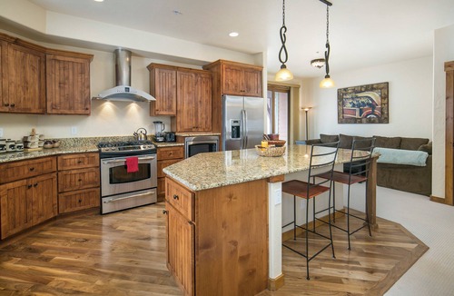 Bear Crossing House | Luxury, END UNIT townhome w/amazing views & privacy. High-end furnishings. Cozy.