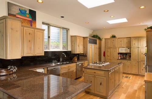 Snowmass Village House | Luxury Family Retreat. Ski-in Ski-Out. Spectacular Mountain Views. Sleeps 12