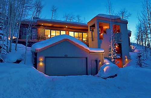 Snowmass Village House | Luxury Family Retreat. Ski-in Ski-Out. Spectacular Mountain Views. Sleeps 12