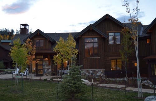 Three Peaks House | Luxury Getaway of the Rockies, minutes from 5 major ski areas