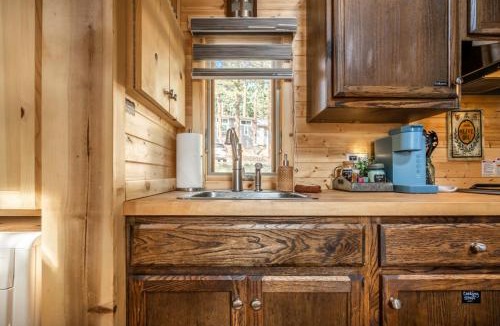 Woodland Park Ski Chalet | Luxury Glamping Tiny Haven, Firepit & Grill