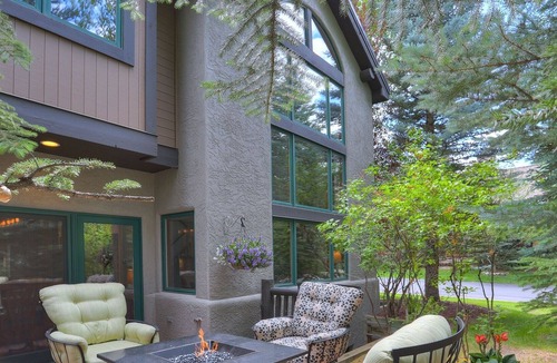 Edwards House | Luxury Home Arrowhead - Walk to lifts! Private entrance by RedAwning