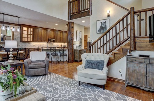 Edwards House | Luxury Home Arrowhead - Walk to lifts! Private entrance by RedAwning