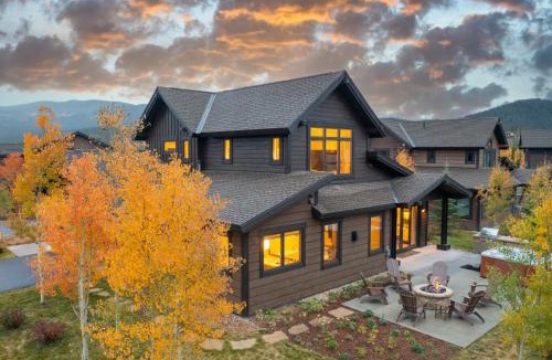 Fairmount On The River House | LUXURY HOME by the river! Walk to Shuttle, Hot Tub, Fire Pit, designer finishes!