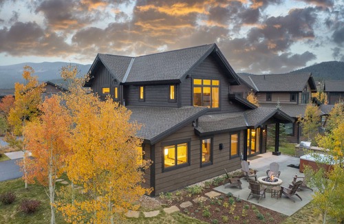 Fairmount On The River House | LUXURY HOME by the river! Walk to Shuttle, Hot Tub, Fire Pit, designer finishes!