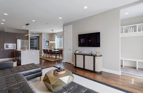 Englewood House | Luxury Home: Monthly Rental House Near Denver