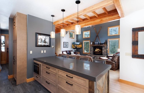 Columbine Lake House | Luxury Home on Creek on 2 Acres - Hot Tub/Sauna/Pool Table/Fire Pit/BBQ Grill