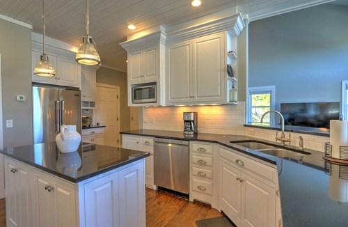 Glenwood Springs House | Luxury Home w/Large Deck, Fire Pit, & Stunning Mountain Views! 5 mi. to skiing!