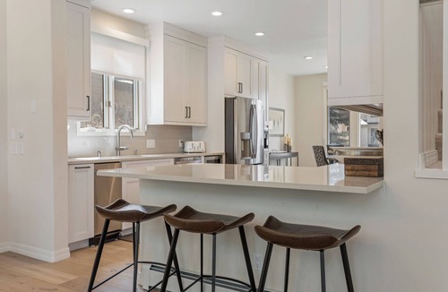 Edwards House | Luxury Home - Walk to Arrow Bahn Lift - 6-Bedrooms with 4 Kings + Game Room