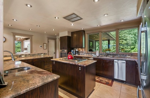 Purgatory House | Luxury Home with Stunning Views, Hot Tub, 5 Min. to Ski, Elevator, Dog Friendly
