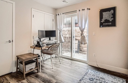 Lakewood House | Luxury Lakewood Livin’ *Easy access to Red Rocks and MTNS* Free Bottle Of Wine!