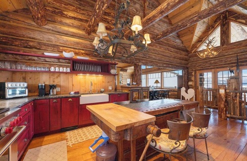 Sunset Ridge Ski Chalet | Luxury Lodge Retreat, 360 Views, Hot tub, Views!