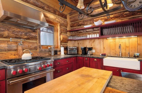 Sunset Ridge Ski Chalet | Luxury Lodge Retreat, 360 Views, Hot tub, Views!