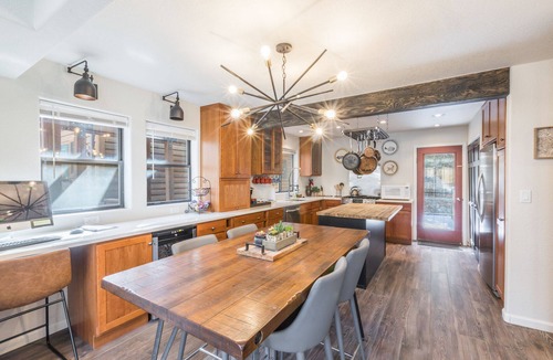 Ouray Condo | Luxury Meets Tranquil Mountain Retreat-Private Courtyard-Pet-Friendly