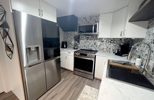 Aurora House | Luxury-Modern Suite/Cozy CO Vibes/Private Yard