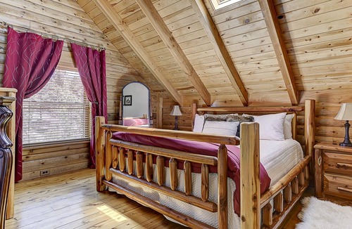 Woodland Park Cabin | Luxury Mountain Getaway: Hot Tub, Views, & Colorado Family Fun - Pikes Peak!