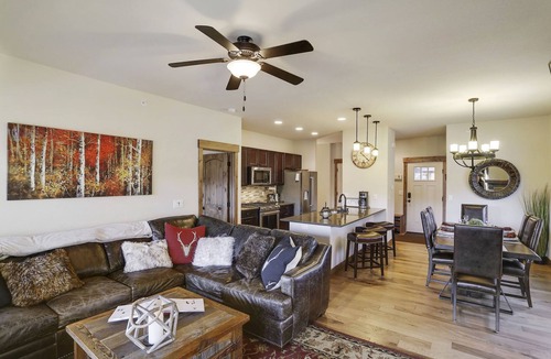 Rendezvous House | Luxury Mountain Villa 106 I Private Hot Tub I Great Views I Best Price I Discounted Attractions