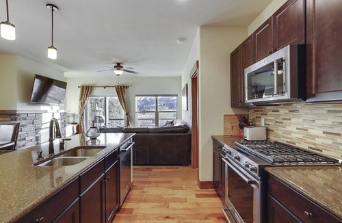 Rendezvous House | Luxury Mountain Villa 106 I Private Hot Tub I Great Views I Best Price I Discounted Attractions