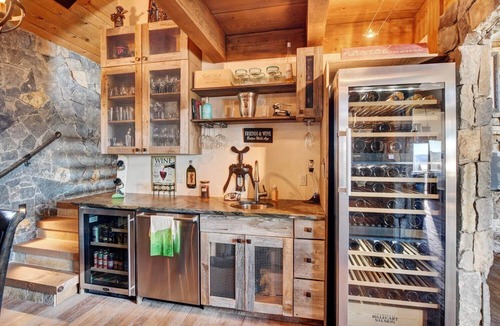 Rendezvous House | Luxury MountainTop Estate * Pano Views * Hot Tub * Wine Room