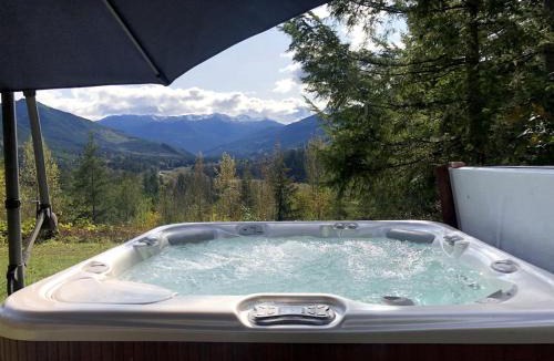 Glacier House | Luxury Mt. Baker Hideaway | Hot Tub & Stunning Views