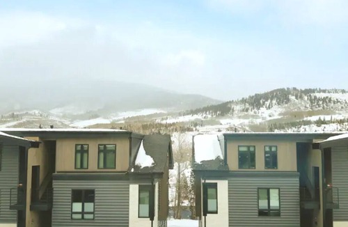 Willow Grove Condo | Luxury NEW SKI 2 bdroom Condo on the River