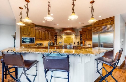 Avon House | Luxury Nottingham Lake Condo