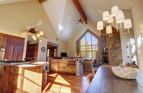 Three Peaks House | Luxury Peakside Escape - Private Hot Tub 3 Bedroom + Loft