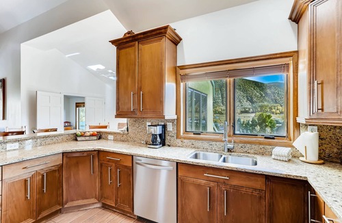 Avon Condo | Luxury Penthouse near Riverfront Gondola A808