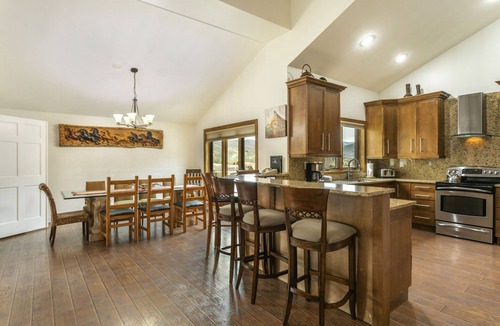 Avon Condo | Luxury Penthouse near Riverfront Gondola A808