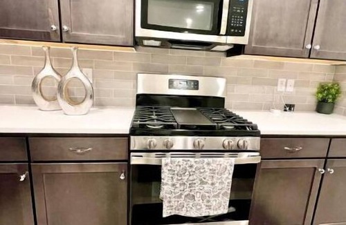 Dupont House | Luxury Retreat Near DEN AirPort!