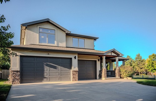 Lafayette House | Luxury Retreat w/Hot Tub, Home Theater & more. Kid & Pet Friendly!