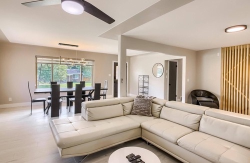 Bel Aire House | Luxury Retreat w/ Steam Shower+gym+office+ gourmet kitchen 4.4 miles to downtown