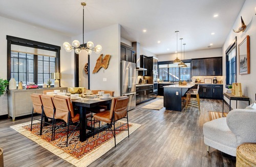 Old Town House | Luxury River Front Villa 110 I Rooftop Lounge I Hot Tub I Great Views I Discounted Attractions