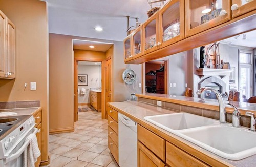 Beaver Creek Condo | Luxury ski-in/out condo in Beaver Creek Village core. Walk to everything!