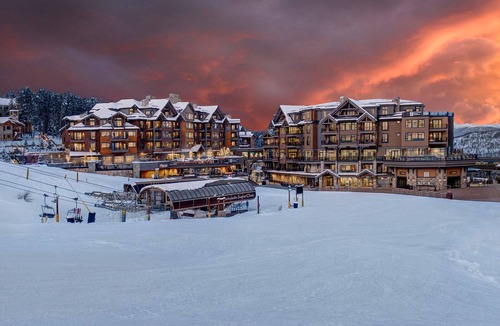 Boulder Ridge Condo | Luxury Ski-In/Out Resort - Heated Pools - Heated Garage - Walk to the Lifts!