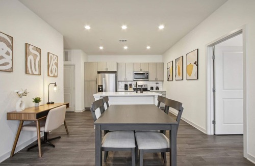 Colorado Springs Apartment | Luxury Spacious 2 Brm Gym, Pool, King Beds 102