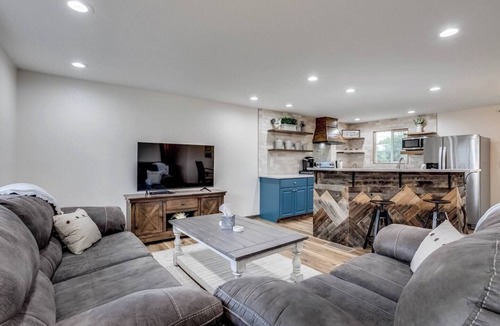 Loveland House | Luxury Spacious House Great for a Family Retreat