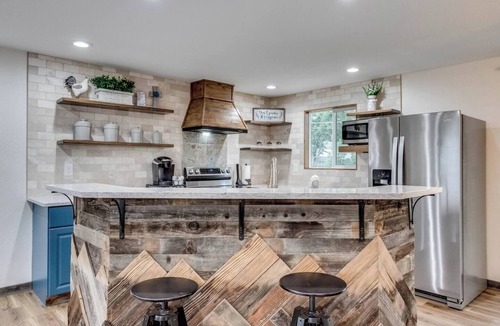 Loveland House | Luxury Spacious House Great for a Family Retreat