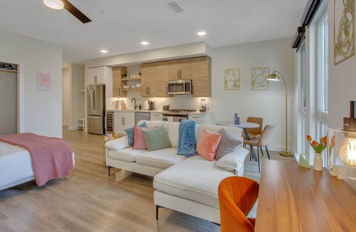 Uptown Apartment | Luxury Studio, Gym, Spa, Garage Parking, Safe 314