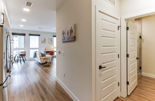 Uptown Apartment | Luxury Studio, Gym, Spa, Garage Parking, Safe 314