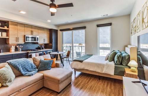 Uptown Apartment | Luxury Studio, Gym, Spa, Garage Parking 301