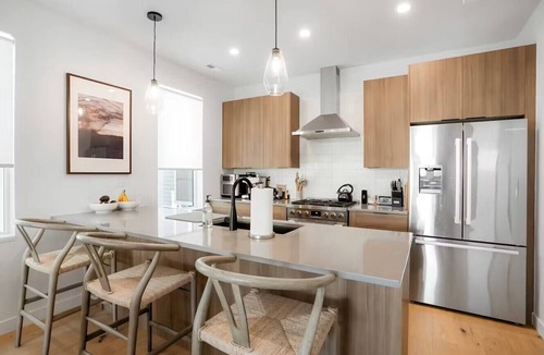 Berkeley House | Luxury Tennyson Brownstone/Mountain Views + Dining, Bars, Shops & Parks