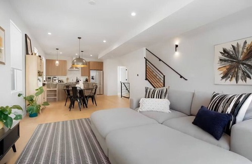 Berkeley House | Luxury Tennyson Brownstone/Mountain Views + Dining, Bars, Shops & Parks