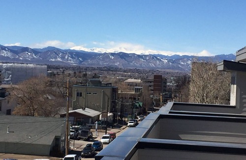 Englewood House | Luxury Townhome, AMAZING mtn views, Roof top deck! Swedish,DU, Red Rocks, skiing