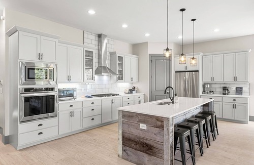 Baldy Mountain House | Luxury|Views|Hot Tub|Free Bus Route