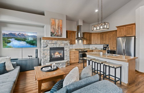 Bear Crossing House | Luxury Villa 745I Hot Tub I Great Views I Best Price I FREE Adventures Daily